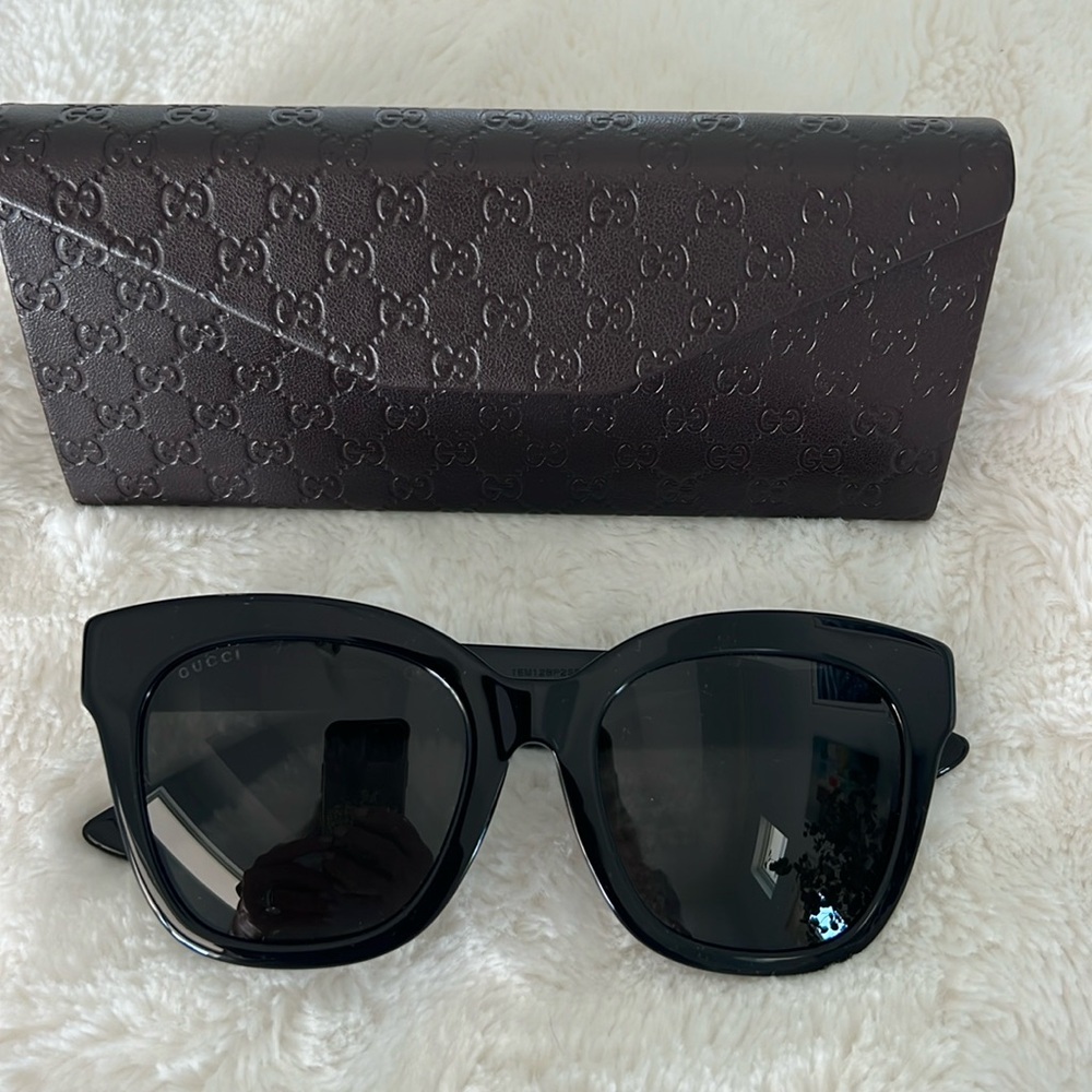 Gucci Black Sunglasses with Tiger - Picture 2 of 6